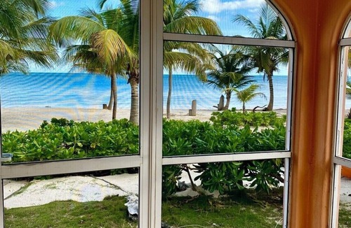 El Placer House | Amazing Snorkeling and Swimming 200 Feet from the Back Door