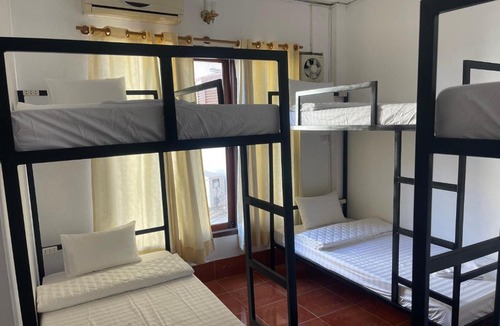 Vang Vieng Hostel | Amigos Rooftop Mountain View Hostel