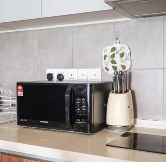 Taman Pertama Apartment | Ancestry 3BR M Vertica MRT Access by RumaBnB