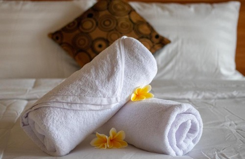 Batu Bolong House | Anik Homestay