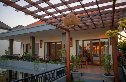 Batu Bolong House | Anik Homestay