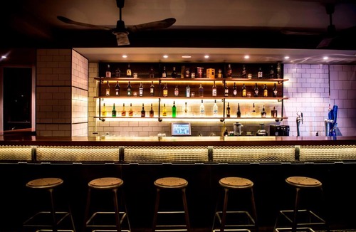 Daun Penh Hotel | Aquarius Hotel and Urban Resort