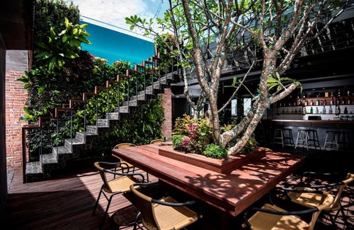 Daun Penh Hotel | Aquarius Hotel and Urban Resort