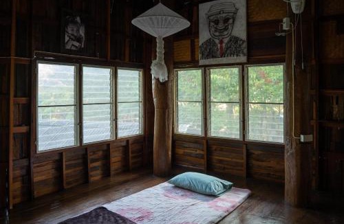Chiang Dao Hostel | Art House at Chiangdao - Waterlily House