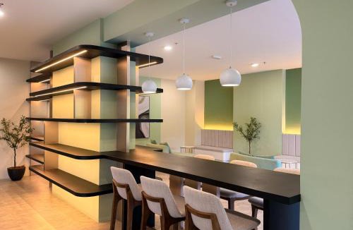 Central Seberang Perai Apartment | Aston Acacia Pool View 2BR for 5 Pax with Pool & Netflix WiFi