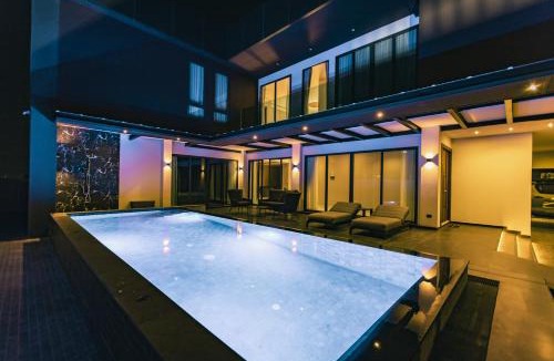 Nong Prue Villa | Astro Luxury: Ultra Luxury 4 Beds Pool Villa