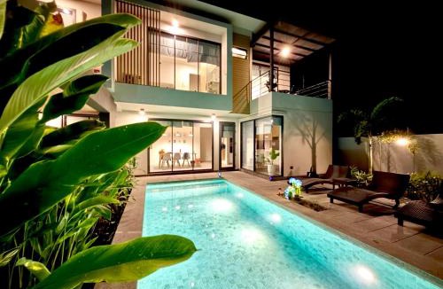 Ban Waen Villa | AURA STAY-Luxury Private Pool Villa walk to Kad Farang