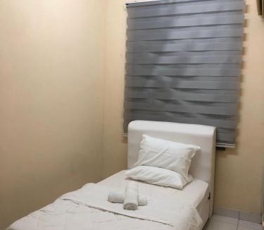 Ayer Keroh House | Azaliza Homestay