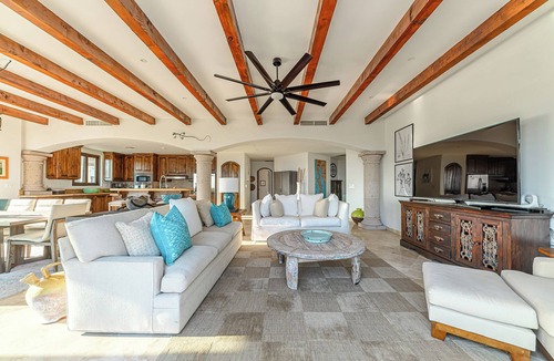 Buzzards Condo | B302 Oceanview Penthouse with Infinity pool and jacuzzi