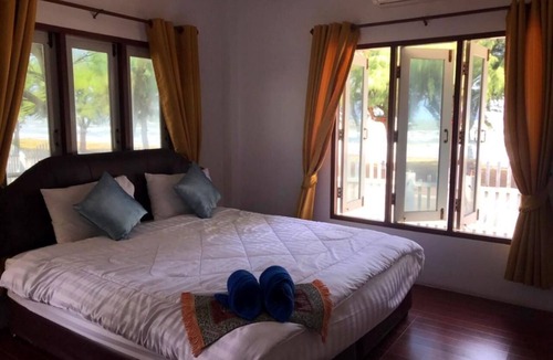 Sam Roi Yot Hotel | Baan Golden Resort