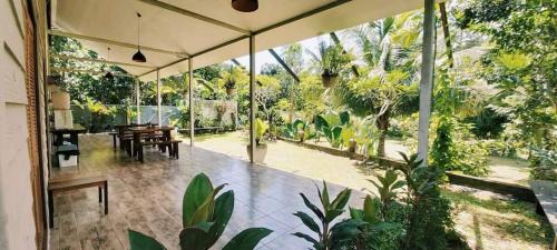 Na Thon Hostel | Baan Hinlad Home and Hostel