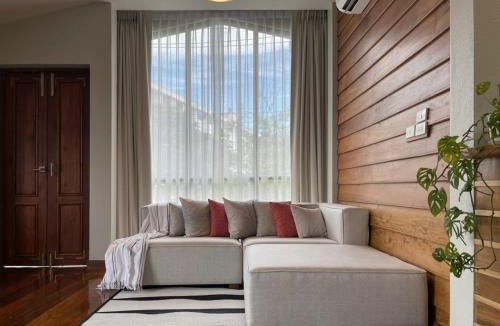 Wieng House | Baan Jai Klang (บ้านใจกลาง)