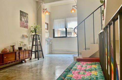 Talat Noi Hostel | Baan KhaoSoi - Private room in a rooftop hostel 2nd floor