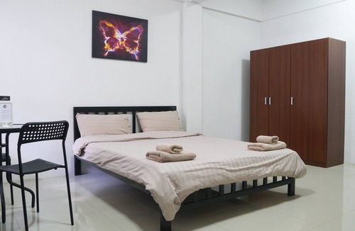 Bang Na Hotel | Baan Mai Guest House