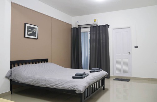 Bang Na Hotel | Baan Mai Guest House