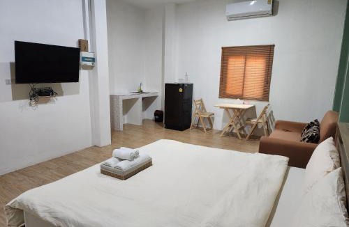 Manorom House | Baan U Sabai Poshtel (บ้านอยู่สบาย พอสเทล)