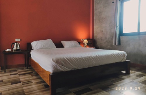 Ban Pong Hostel | BaanPaa Resort