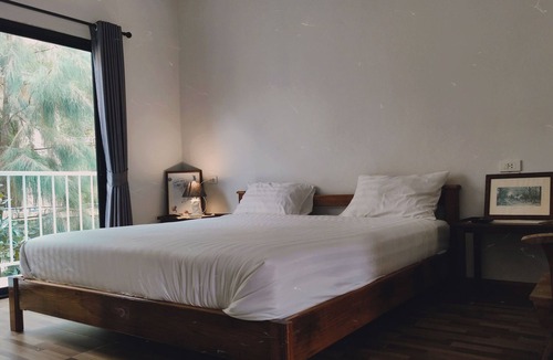 Ban Pong Hostel | BaanPaa Resort