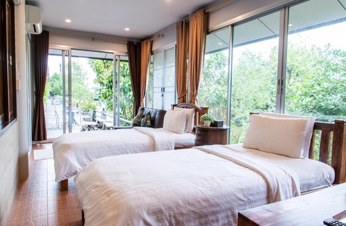 Bang Phra Hotel | BaanRimNam Resort Trat