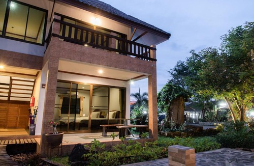Bang Phra Hotel | BaanRimNam Resort Trat
