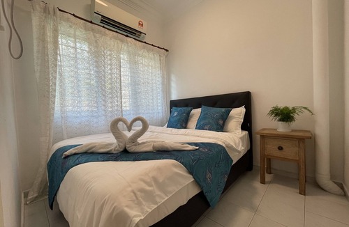 Taman Kota Laksamana House | Baba & Charlie Homestay