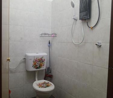 Taman Setia House | Bae Homestay Tmn Setia Netflix and WiFi
