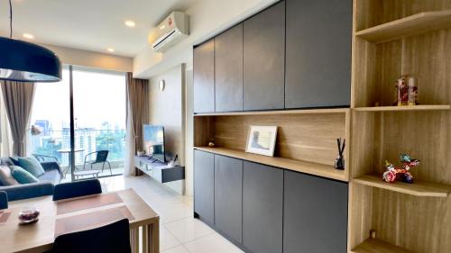 Bukit Bintang Apartment | Balcony Cityscape III The Robertson Residence 41f