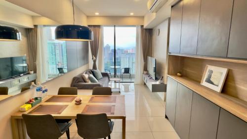 Bukit Bintang Apartment | Balcony Cityscape III The Robertson Residence 41f