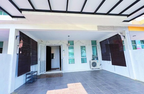 Kajang Apartment | Bangi Avenue, 43000 Kajang Fully Air-Con Homestay