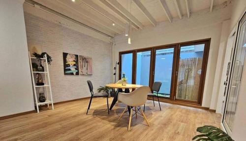 Khlong Tan Nuea Apartment | Bangkok Central Pet-Friendly Private 3BR House