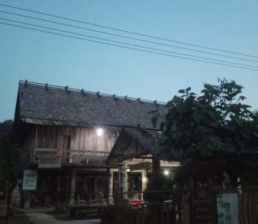 Nam Bak House | Banlue handicrafts and homestay
