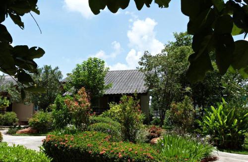 Sisaket Bed & Breakfast | Bansuanrachawadee B&b