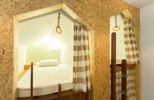 Bangkok Central Business District Hostel | Barn and Bed Hostel