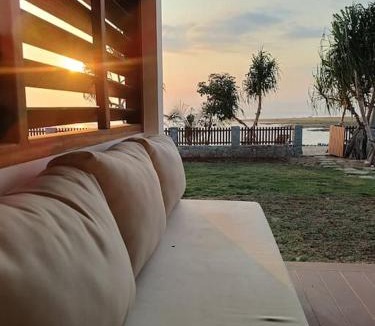 Hu'u Villa | Batu Bulat Villa Lakey Peak