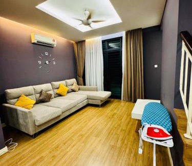 Batu Ferringhi Villa | Batu Ferringhi PoolBBQ 5minBeach Night Market20pax