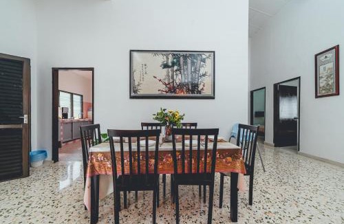 Batu Pahat Villa | Batu Pahat w Pooltable Villa 4BR16pax by Our Stay