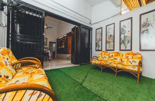 Batu Pahat Villa | Batu Pahat w Pooltable Villa 4BR16pax by Our Stay