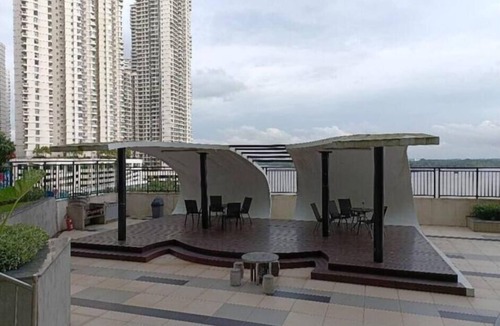 Tebrau Apartment | beach bar/seaview/4-13pax/CIQ 5MINS/Johor Bahru