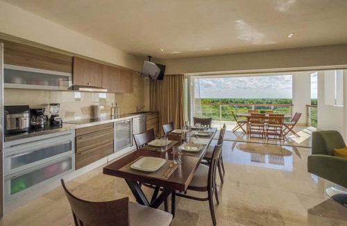 Playa Mujeres Apartment | Beach Escape | 2BR | Pool & Premium Amenities