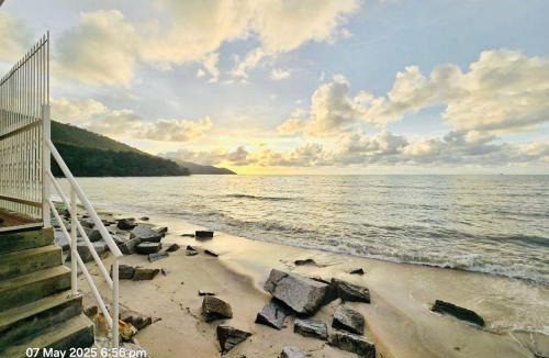 George Town Apartment | Beach Front mini chalet - private pool, speaker system, complete kitchen, BBQ for 8 pax