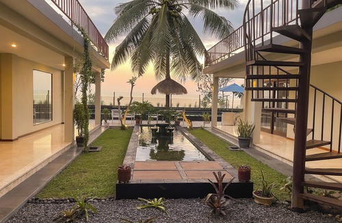 Senggigi Villa | Beachfront 4 Bedroom Private Pool Villa