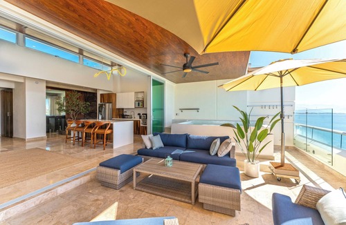 Bucerias Condo | Beachfront Golden Zone Bucerías Penthouse Agua - All new top to bottom Reno!