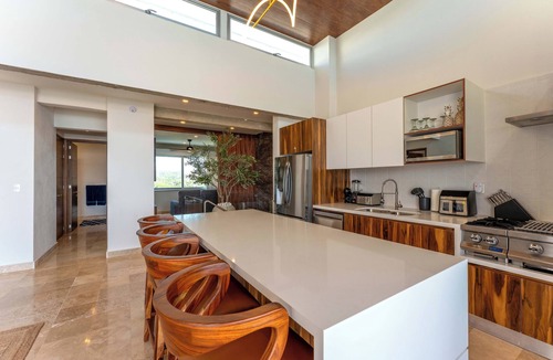 Bucerias Condo | Beachfront Golden Zone Bucerías Penthouse Agua - All new top to bottom Reno!