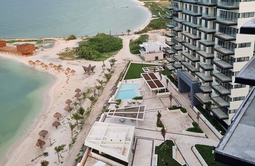 Merida Apartment | Beachfront Oceanview Luxury Apartment (sleeps up to 8) Yucalpeten Resort Marina.