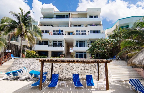 Zona Hotelera Norte Condo | Beachfront Studio for Two-All Amenities half the price NrTown Snorkeling thebest