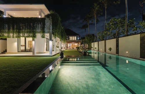 Cemagi Villa | Beachfront Villa in Bali. Beach Club. 2 swimming pools. 5 bedrooms. Private Chef