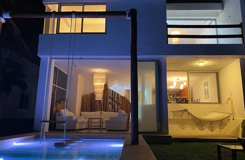 Zona Hotelera Villa | Beachfront Villa Luna: 2 Pools, tennis court, chef and 5-bedrooms w/great views