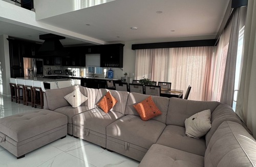 Rosarito House | Beautiful home 5 min away from papas & beer. W/King size beds