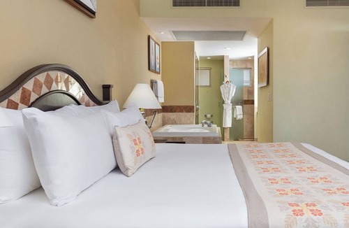 Flamingos Hotel | Beautiful hotel suite with AC, beach access & fitness room in amazing Nayarit MX