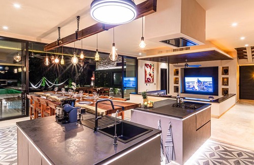 Playacar Fase II House | BEAUTIFUL NEW VILLA UP TO 21 PEOPLE - GYM/POOL/UNDERGROUND BAR